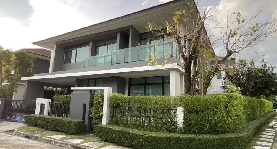 Casa en alquiler de 4 habitaciones en Bang Kapi, Bangkok
