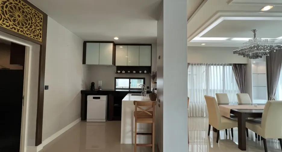 Casa en alquiler de 4 habitaciones en Bang Kapi, Bangkok