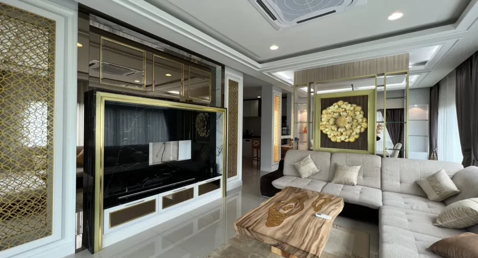 Casa en alquiler de 4 habitaciones en Bang Kapi, Bangkok