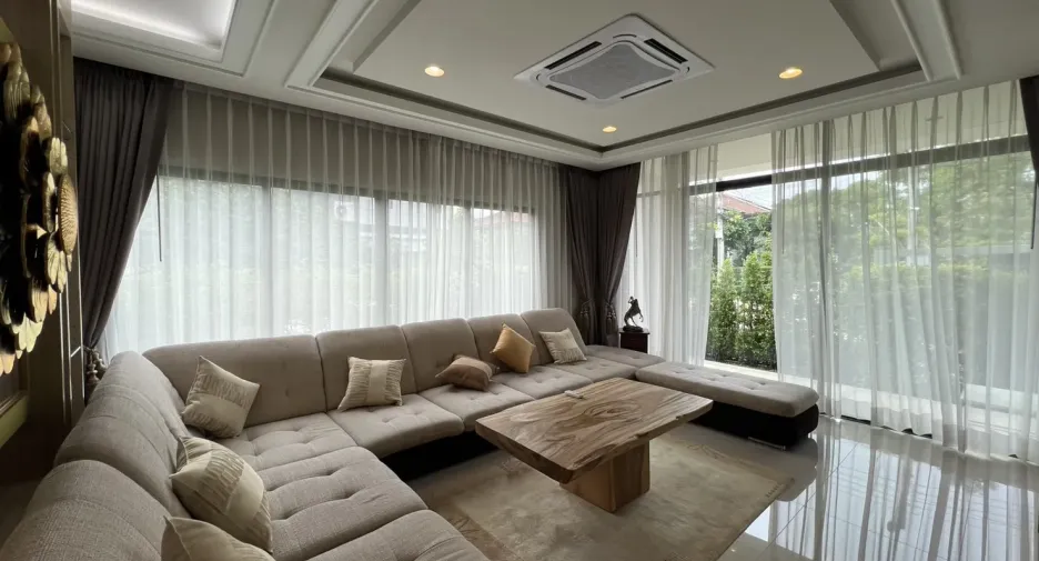 Casa en alquiler de 4 habitaciones en Bang Kapi, Bangkok