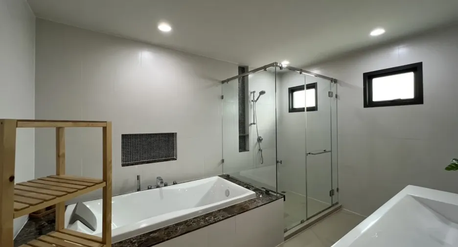 Casa en alquiler de 4 habitaciones en Bang Kapi, Bangkok