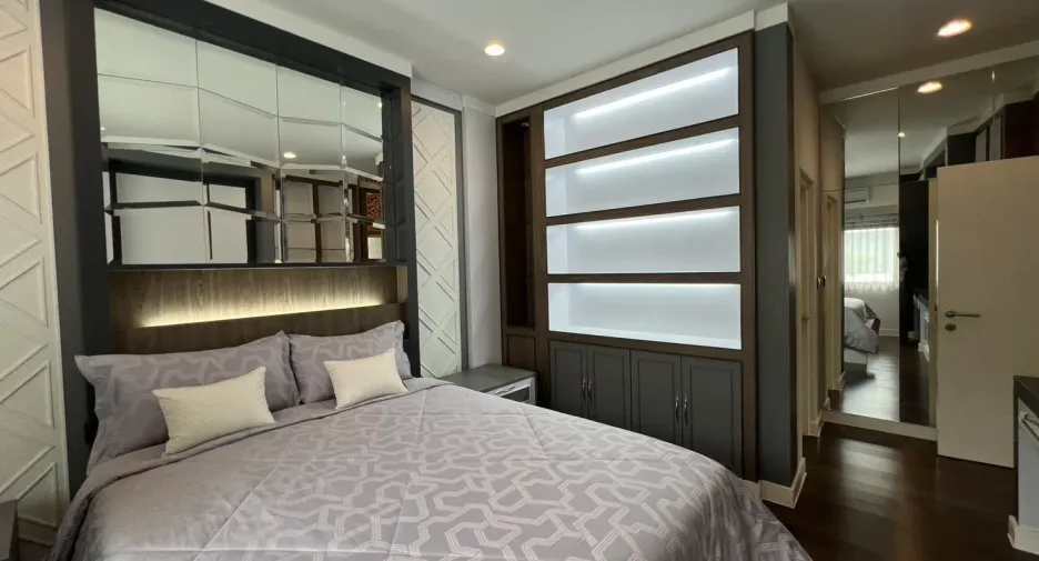 Casa en alquiler de 4 habitaciones en Bang Kapi, Bangkok