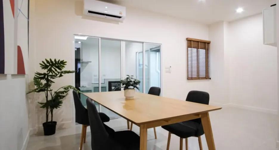 Reihenhaus zur Miete mit 3 Zimmer in Mueang Samut Prakan, Samut Prakan
