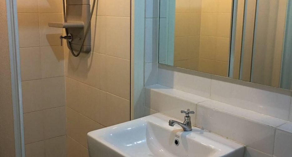 Wohnung zur Miete mit 2 Zimmer in Huai Khwang, Bangkok