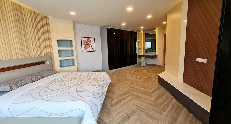 For rent 3 bedrooms condo in Rat Burana, Bangkok