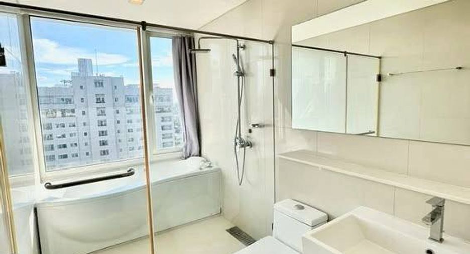 For rent 2 ベッドルーム condo in Watthana, Bangkok