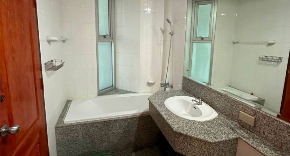 For sale 2 bedrooms condo in Sathon, Bangkok