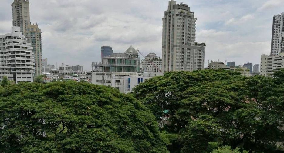 For sale 1 bed condo in Khlong Toei, Bangkok
