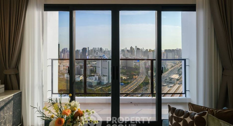 For sale 2 bedrooms condo in Huai Khwang, Bangkok