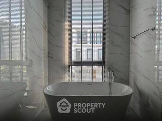 Casa en alquiler y en venta de 5 habitaciones en Lat Krabang, Bangkok