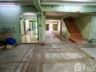 Local comercial en venta de 4 habitaciones en Bang Khun Thian, Bangkok