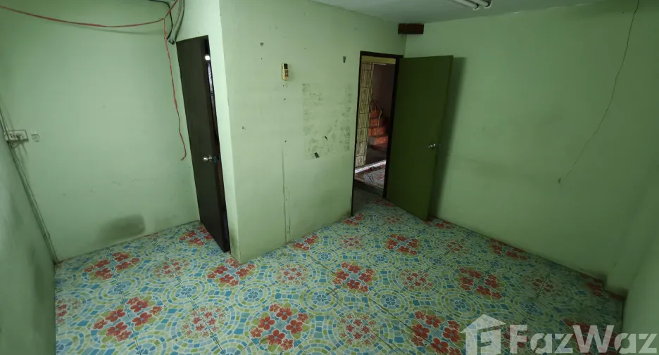 Local comercial en venta de 4 habitaciones en Bang Khun Thian, Bangkok