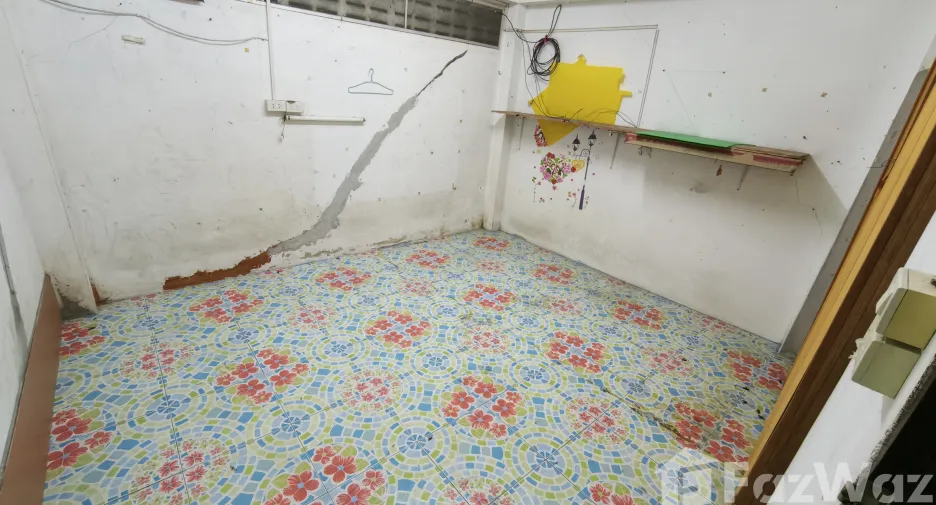Local comercial en venta de 4 habitaciones en Bang Khun Thian, Bangkok