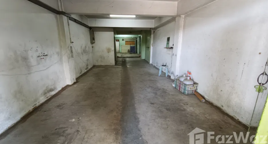 Local comercial en venta de 4 habitaciones en Bang Khun Thian, Bangkok