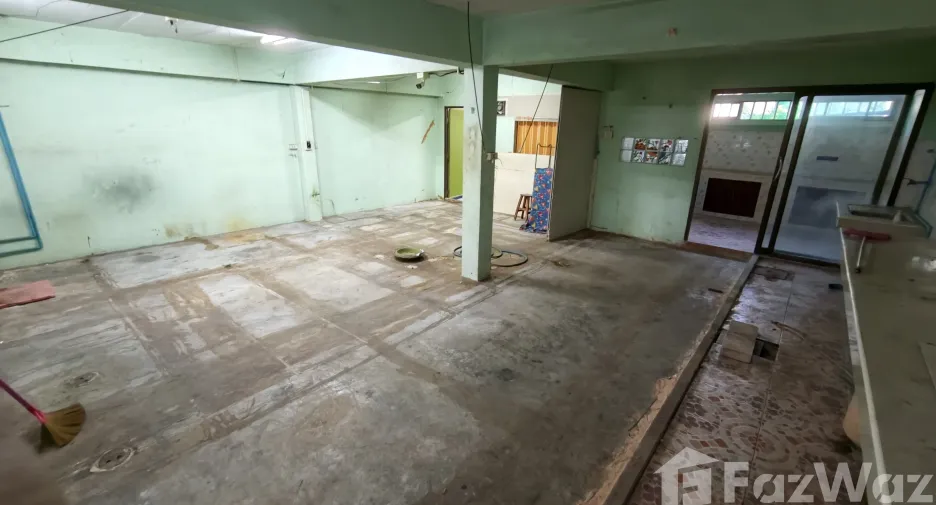 Local comercial en venta de 4 habitaciones en Bang Khun Thian, Bangkok