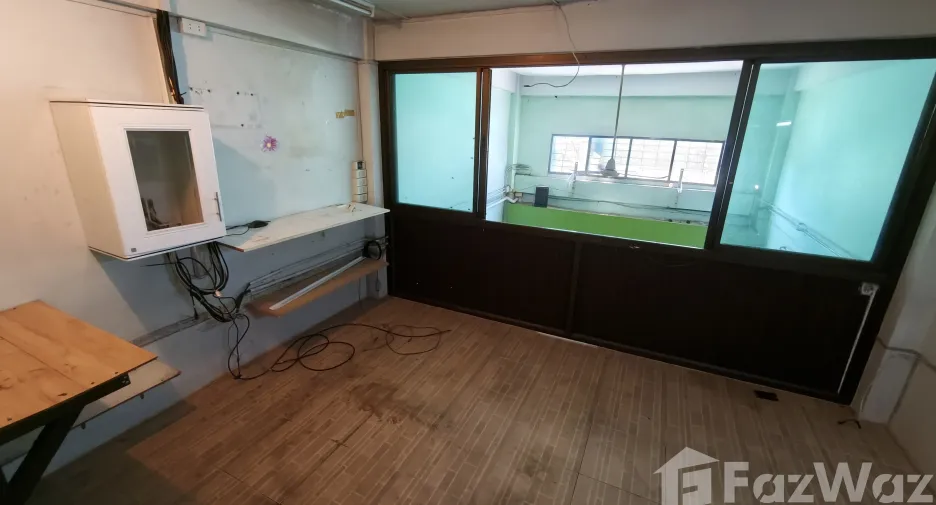Local comercial en venta de 4 habitaciones en Bang Khun Thian, Bangkok