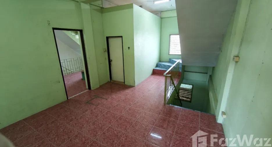 Local comercial en venta de 4 habitaciones en Bang Khun Thian, Bangkok