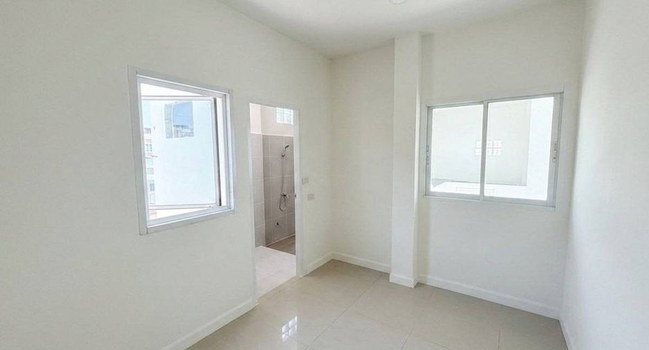 Haus zum Kauf mit 5 Zimmer in Sai Mai, Bangkok