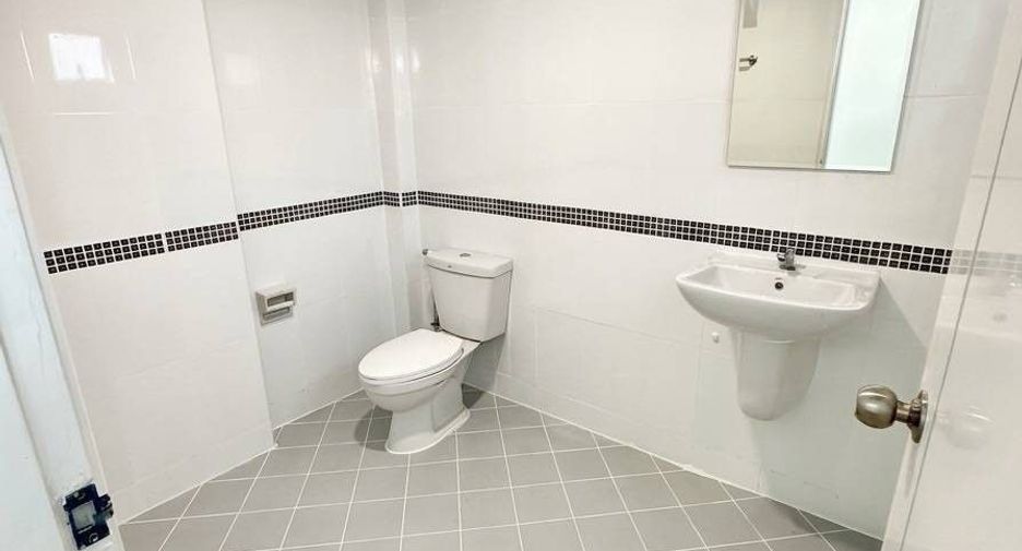 Haus zum Kauf mit 5 Zimmer in Sai Mai, Bangkok