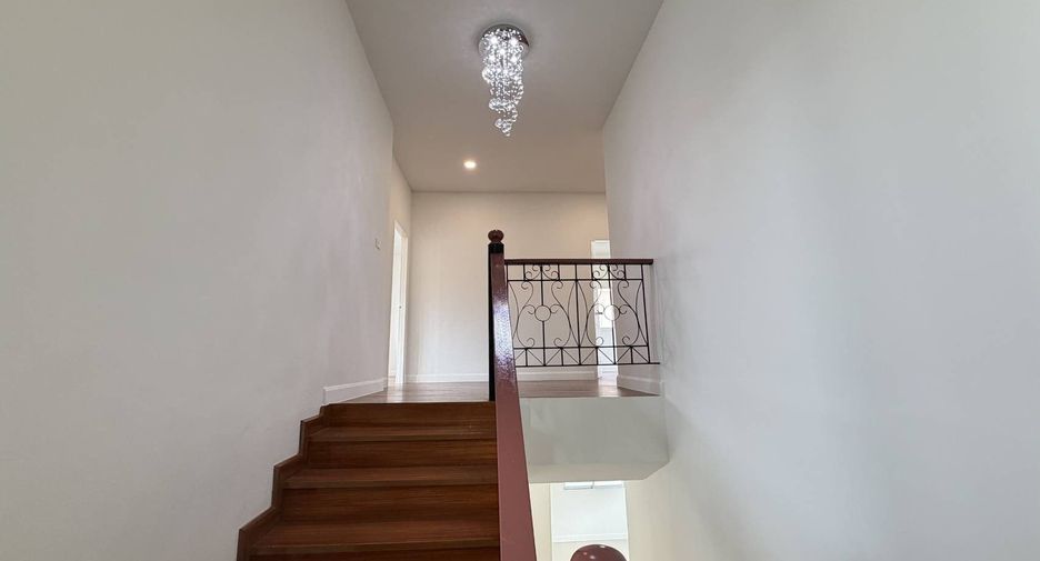 Haus zum Kauf mit 5 Zimmer in Sai Mai, Bangkok