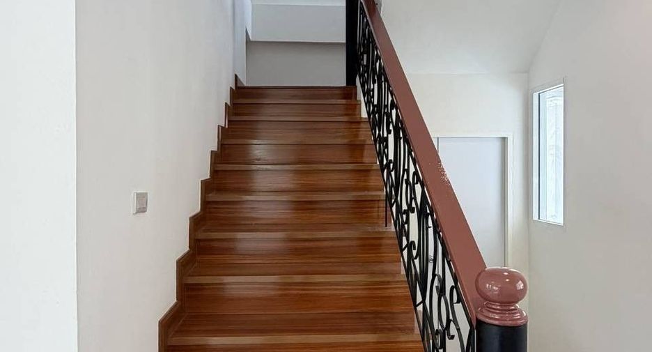 Haus zum Kauf mit 5 Zimmer in Sai Mai, Bangkok