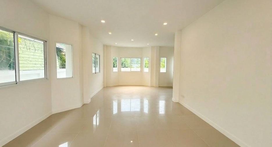 Haus zum Kauf mit 5 Zimmer in Sai Mai, Bangkok