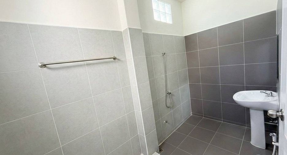 Haus zum Kauf mit 5 Zimmer in Sai Mai, Bangkok