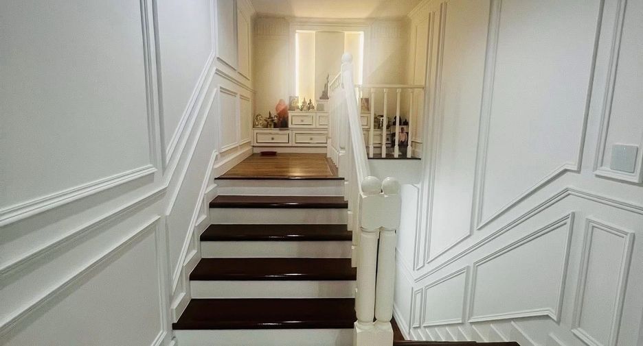 Casa en venta y en alquiler de 4 habitaciones en Thawi Watthana, Bangkok