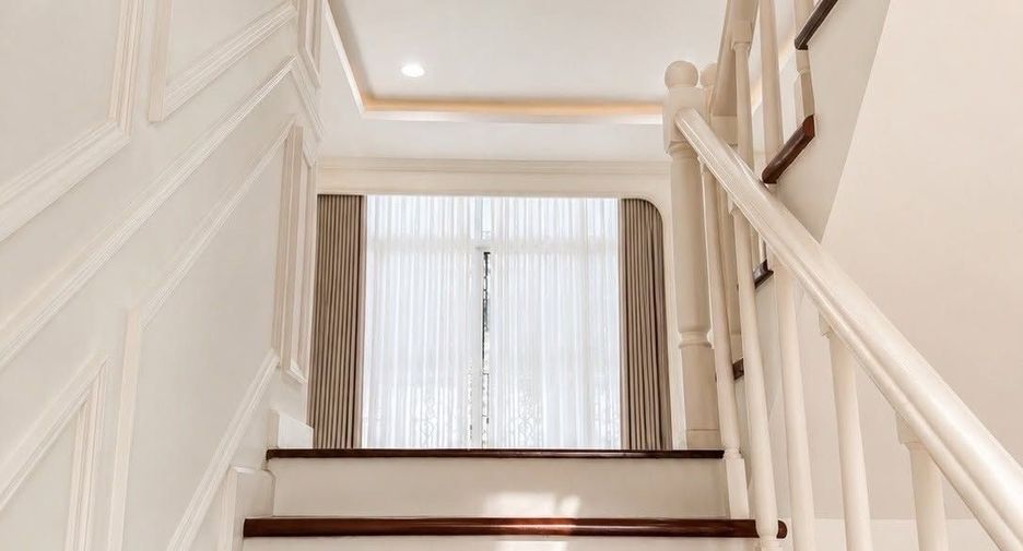 Casa en venta y en alquiler de 4 habitaciones en Thawi Watthana, Bangkok