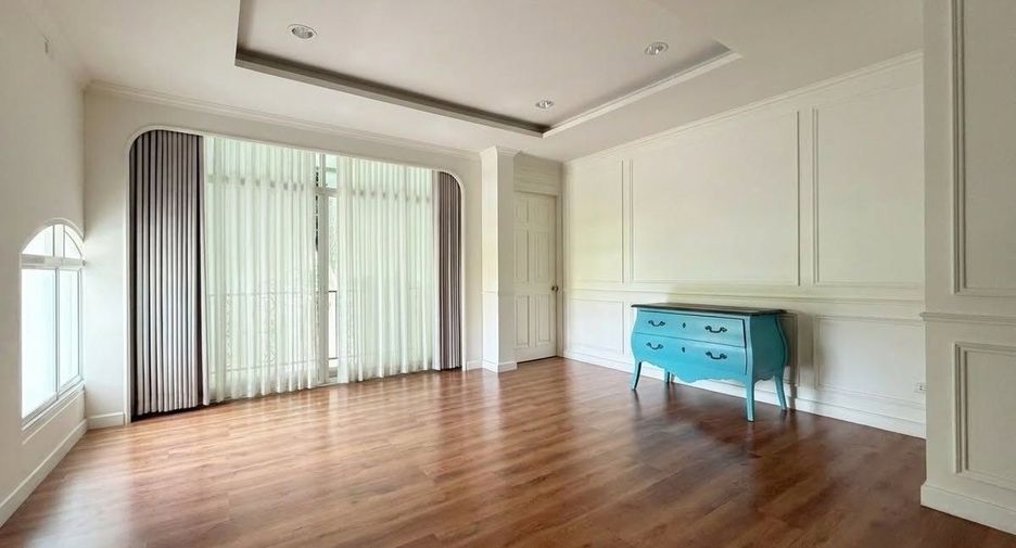 Casa en venta y en alquiler de 4 habitaciones en Thawi Watthana, Bangkok