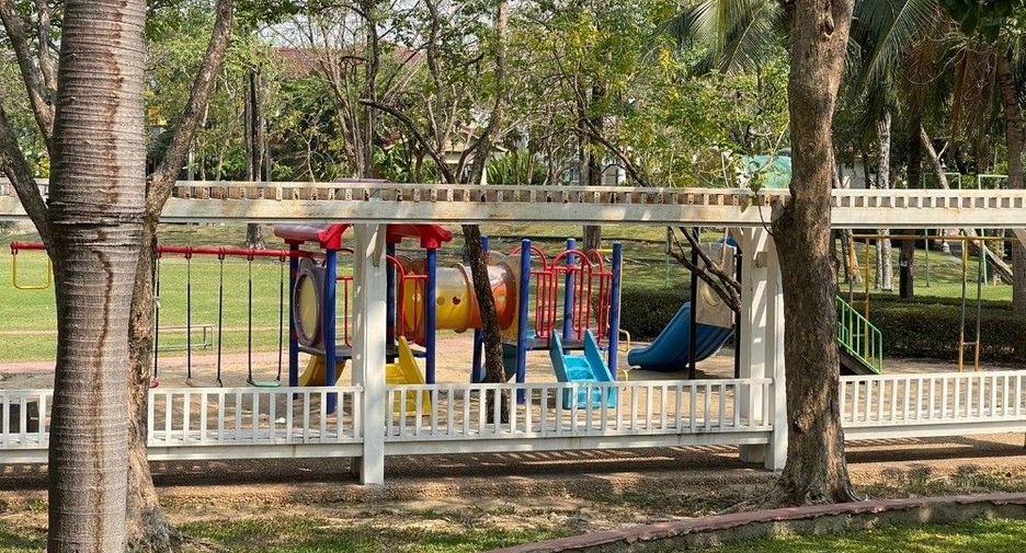 For sale 4 bedrooms house in Prawet, Bangkok
