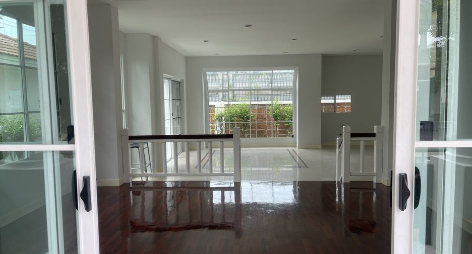 For sale 4 bedrooms house in Prawet, Bangkok