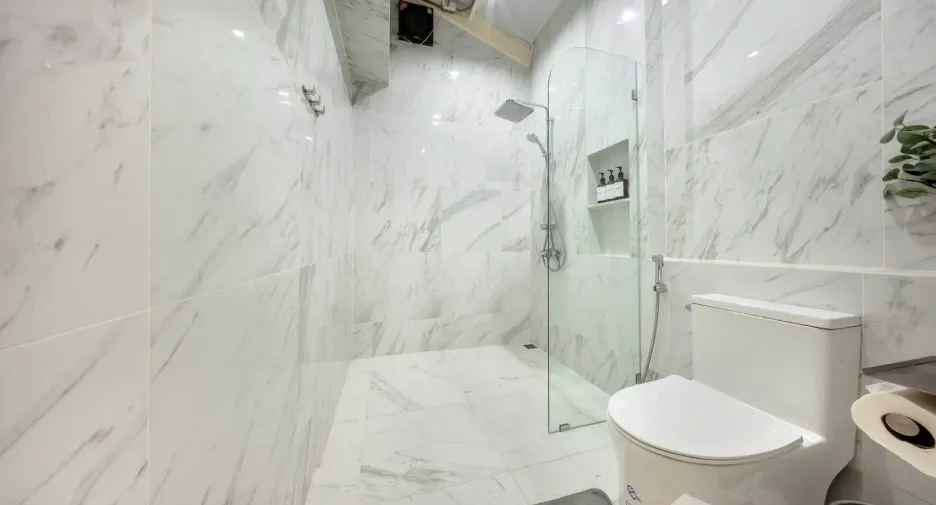 For rent 2 ベッドルーム townhouse in Pom Prap Sattru Phai, Bangkok