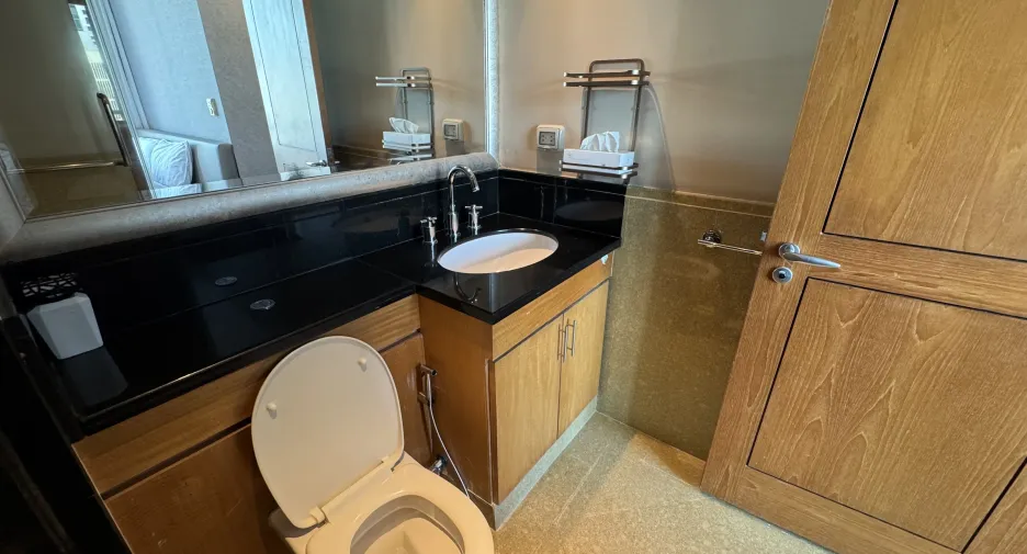 For rent 2 ベッドルーム condo in Sathon, Bangkok