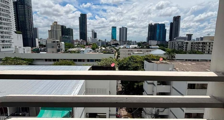 À vendre 2 chambres condo à Watthana, Bangkok