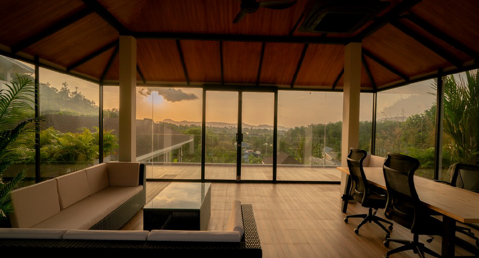 For rent 4 bedrooms villa in Mueang Phuket, Phuket