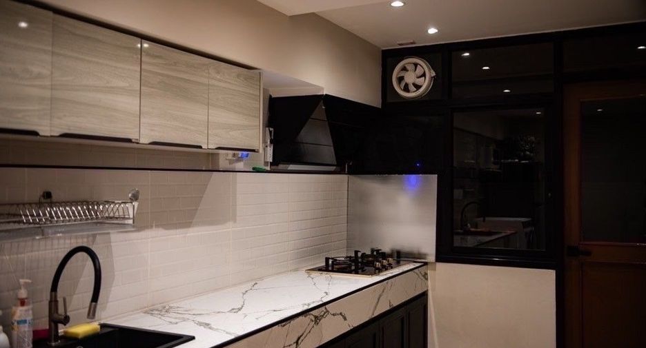 Casa en venta y en alquiler de 3 habitaciones en Bang Khen, Bangkok