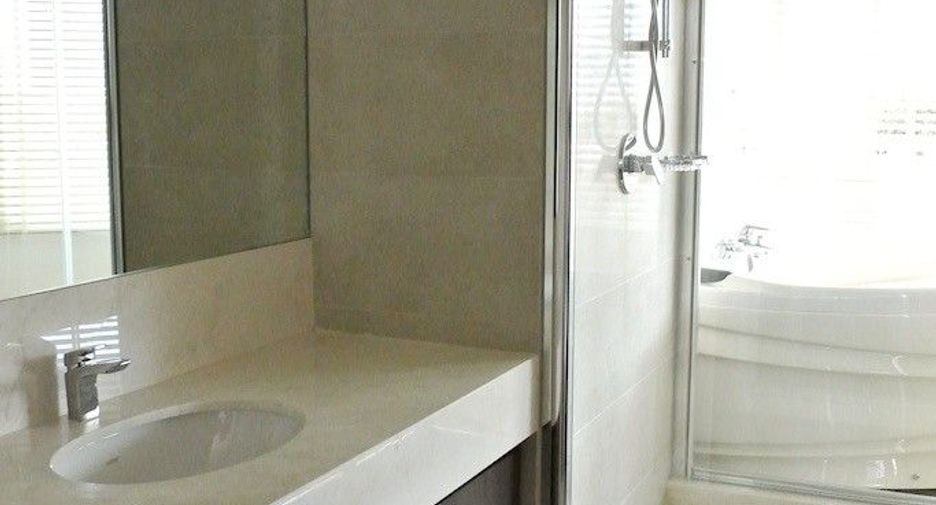 For rent 4 bedrooms condo in Watthana, Bangkok