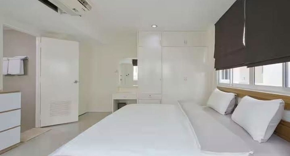 For rent 5 bedrooms house in Watthana, Bangkok