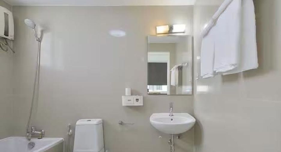 For rent 5 bedrooms house in Watthana, Bangkok
