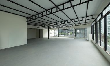 Gewerbefläche zur Miete mit 4 Zimmer in Watthana, Bangkok