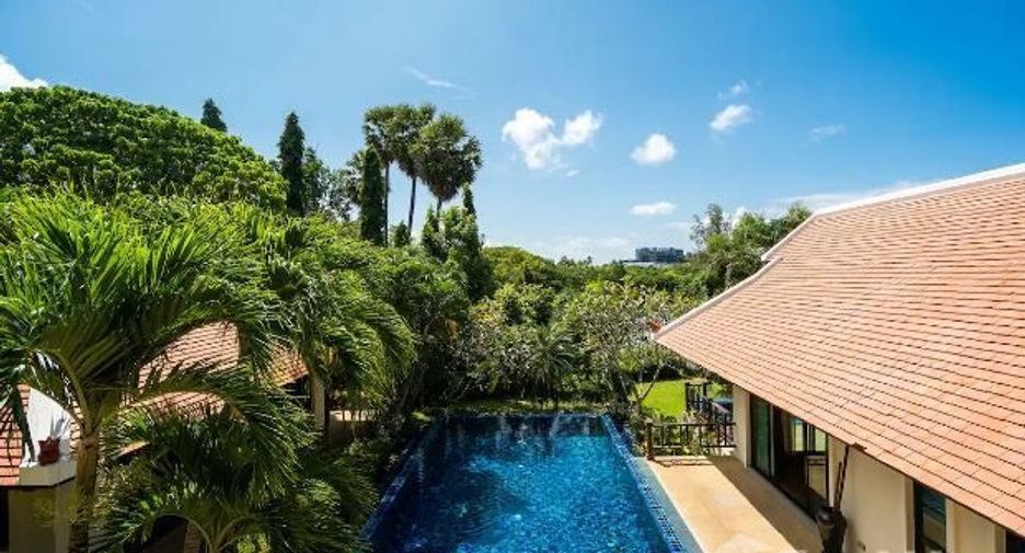 For rent 4 bedrooms villa in Mueang Phuket, Phuket