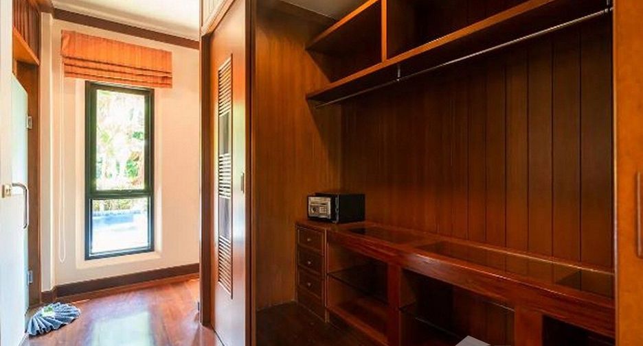 For rent 4 bedrooms villa in Mueang Phuket, Phuket