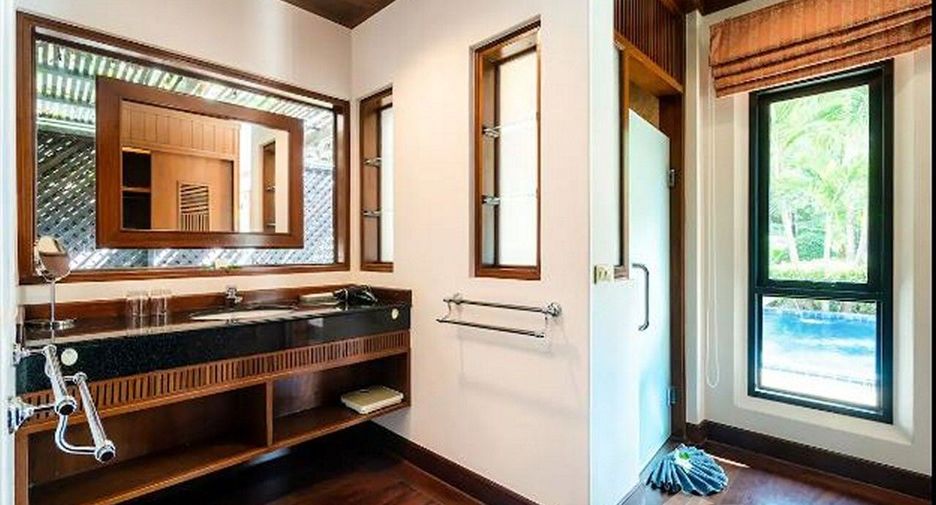 For rent 4 bedrooms villa in Mueang Phuket, Phuket