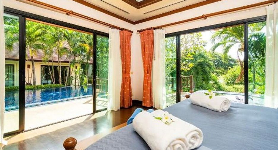 For rent 4 bedrooms villa in Mueang Phuket, Phuket