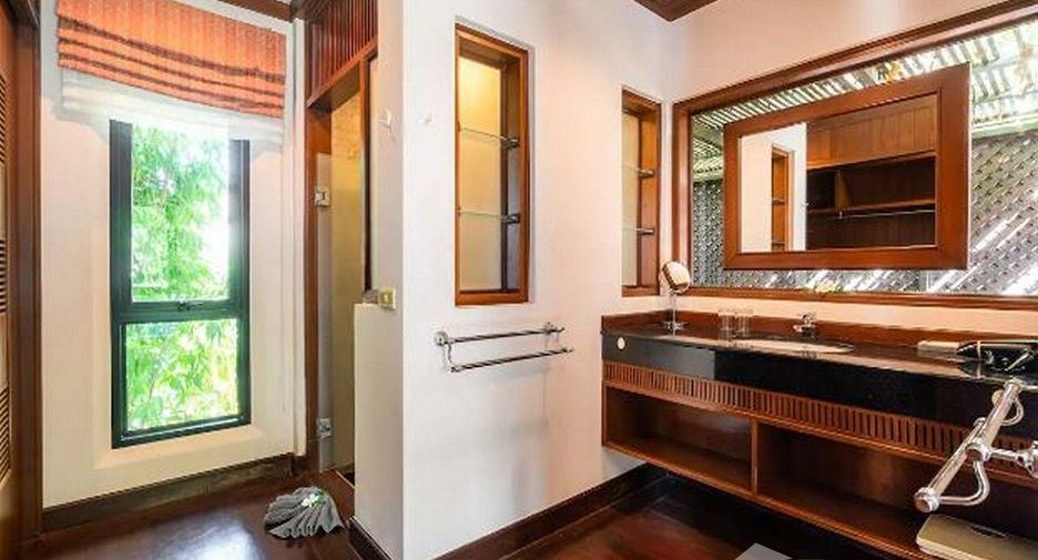 For rent 4 bedrooms villa in Mueang Phuket, Phuket