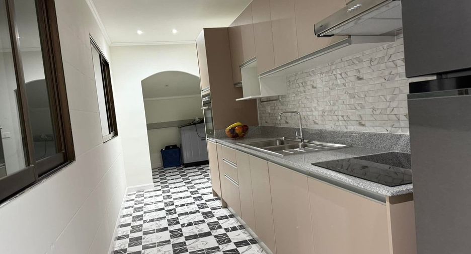 For sale 4 bedrooms villa in Bang Lamung, Chonburi