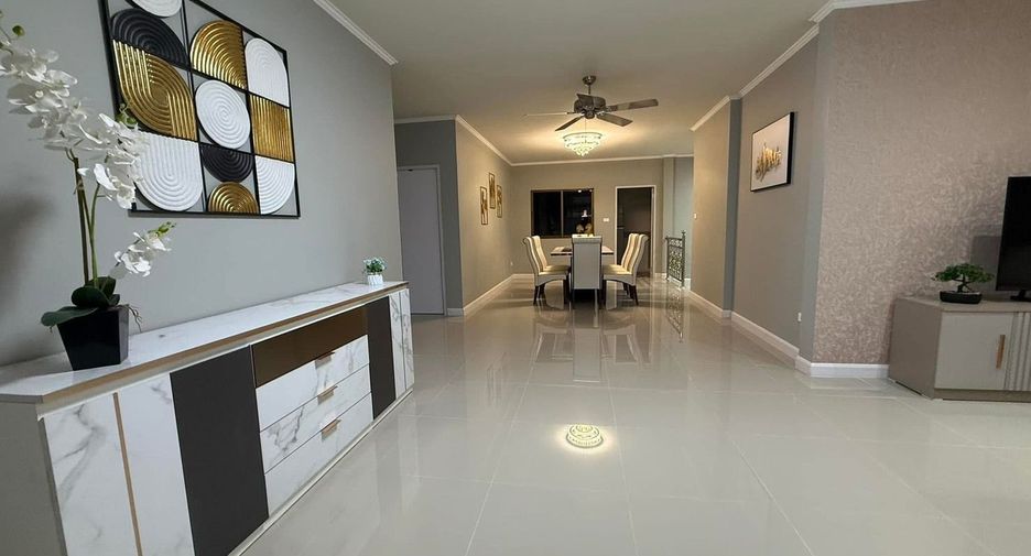 For sale 4 bedrooms villa in Bang Lamung, Chonburi