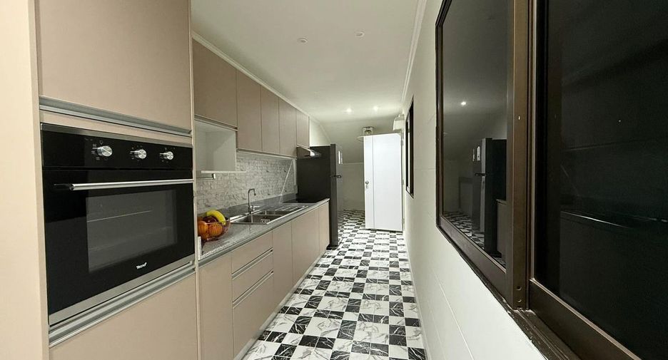 For sale 4 bedrooms villa in Bang Lamung, Chonburi