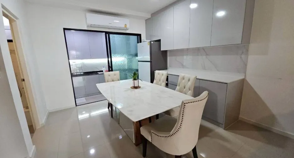 For rent 3 ベッドルーム townhouse in Suan Luang, Bangkok